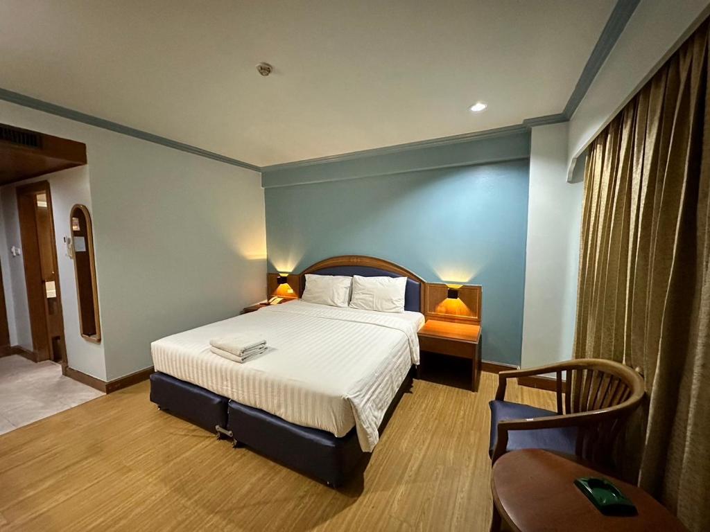 Postel nebo postele na pokoji v ubytování Hatyai Merridian Hotel