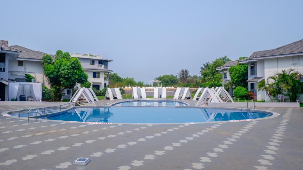 Bazén v ubytování Regenta Baywatch Resort, Goa nebo v jeho okolí