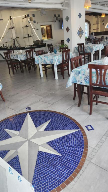 A restaurant or other place to eat at Hotel Rodà