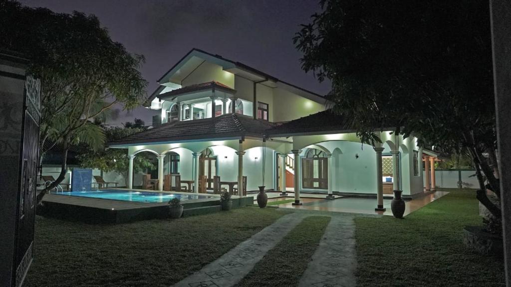 Bazén v ubytování Sri Ra'anana Villa nebo v jeho okolí