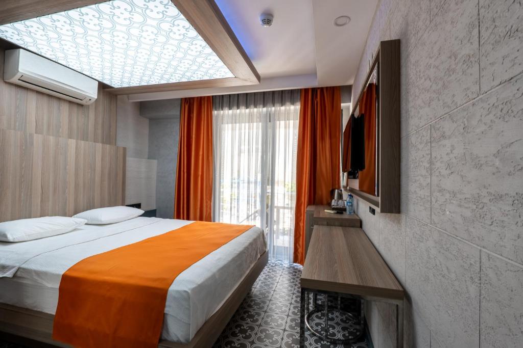 TV a/nebo společenská místnost v ubytování Erdem City Hotel