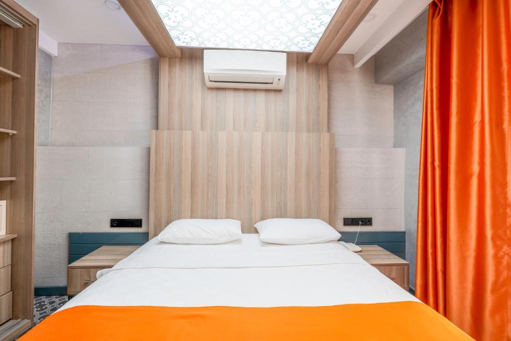 Postel nebo postele na pokoji v ubytování Erdem City Hotel