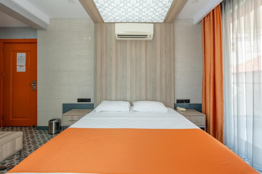 Postel nebo postele na pokoji v ubytování Erdem City Hotel