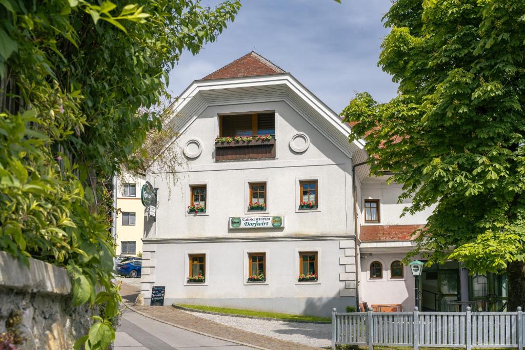 Budova, kde se penzion – hostinec nachází