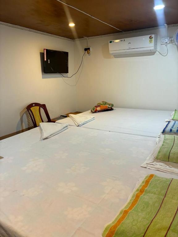 Postel nebo postele na pokoji v ubytování Tapama Resort Bakkhali