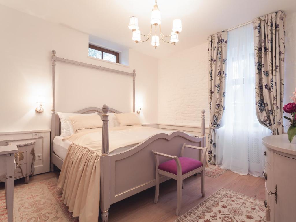Postel nebo postele na pokoji v ubytování Schloss Thalheim