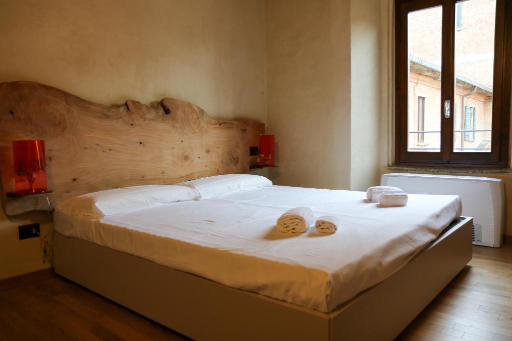 Postel nebo postele na pokoji v ubytování Il Carro Rooms - Monza Centro, Tribunale, Ospedale