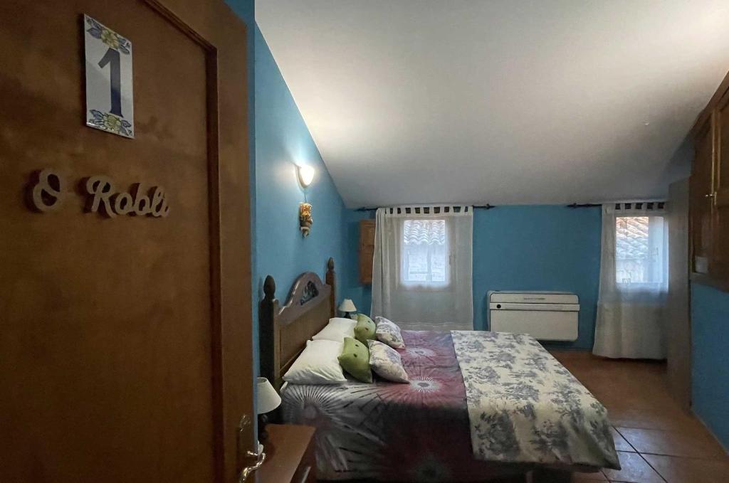 A bed or beds in a room at Casa Rural Las 6 Hermanas