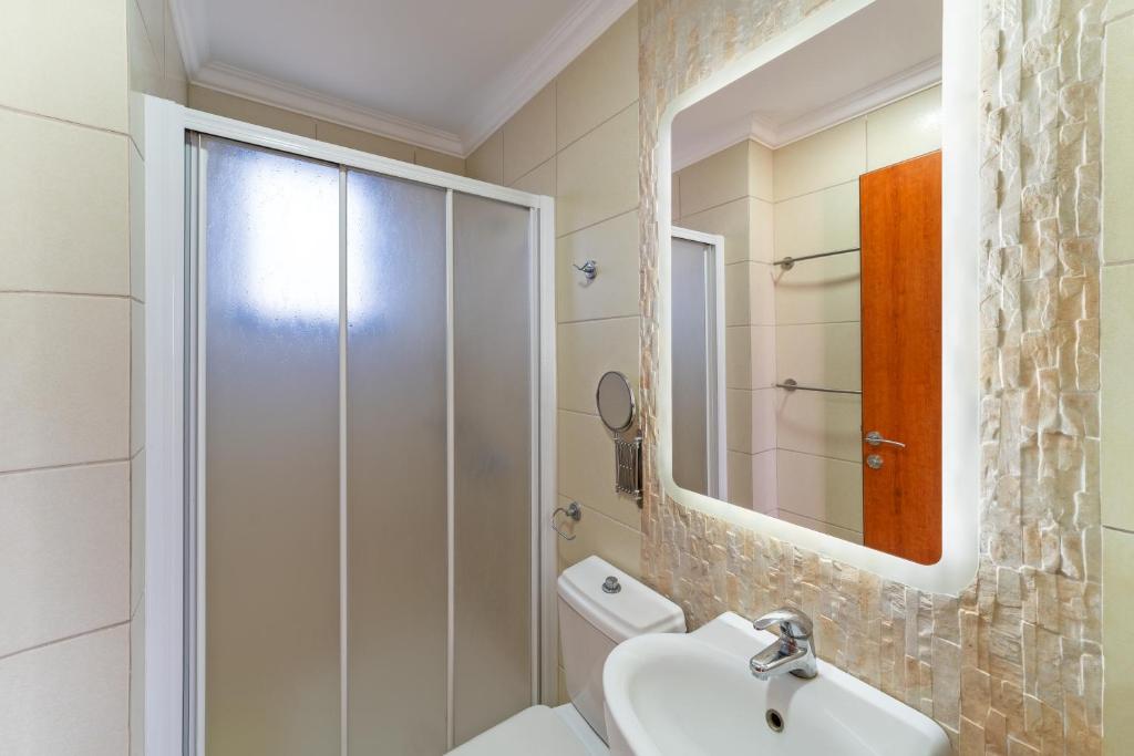 A bathroom at Al Mare Villas