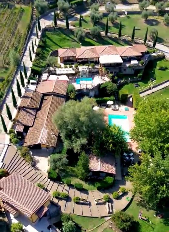 Bazén v ubytování Resort Umbria Spa nebo v jeho okolí