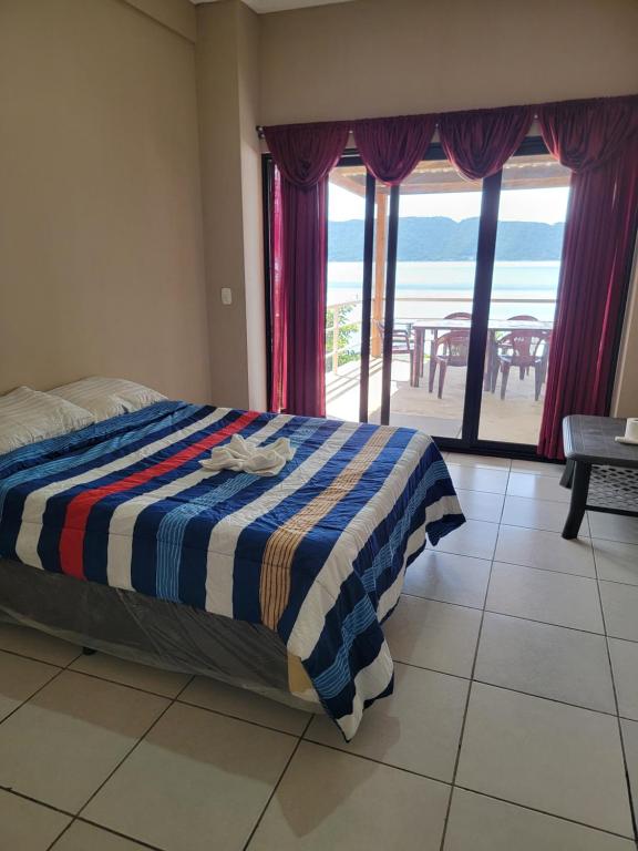 Postel nebo postele na pokoji v ubytování Restaurante y Hostal Romayor