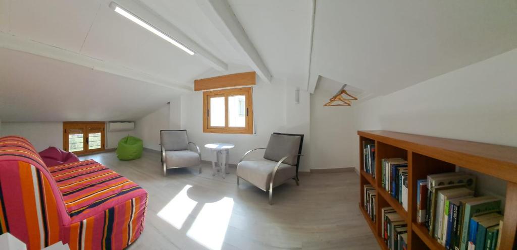 Knihovna v apartmánu