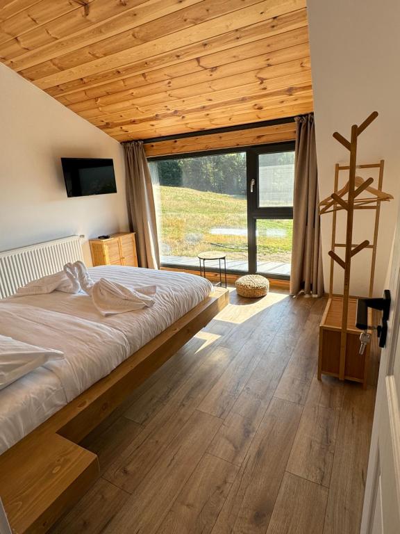Postel nebo postele na pokoji v ubytování A-Frame Belvedere Colibița