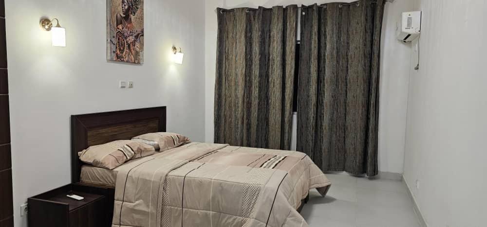 Ένα ή περισσότερα κρεβάτια σε δωμάτιο στο Kamf immo