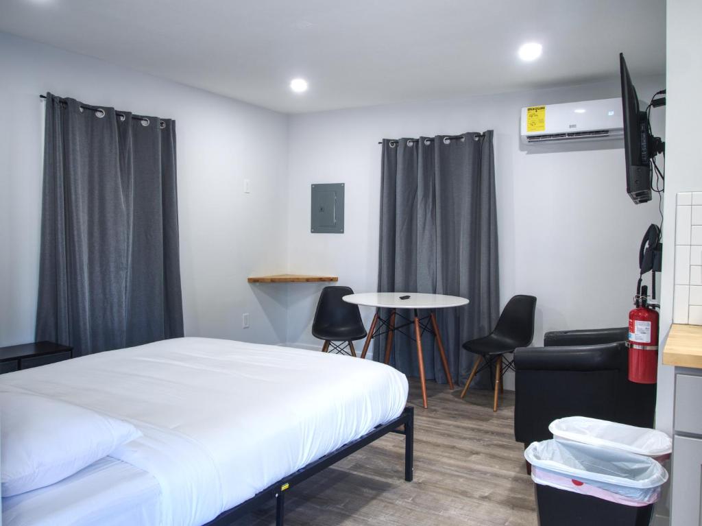 Postel nebo postele na pokoji v ubytování Vermont Suites