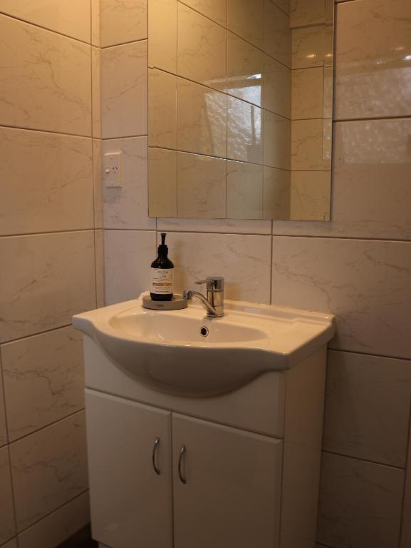 Bach on Waikawa 2 bedroom home - Resim 3