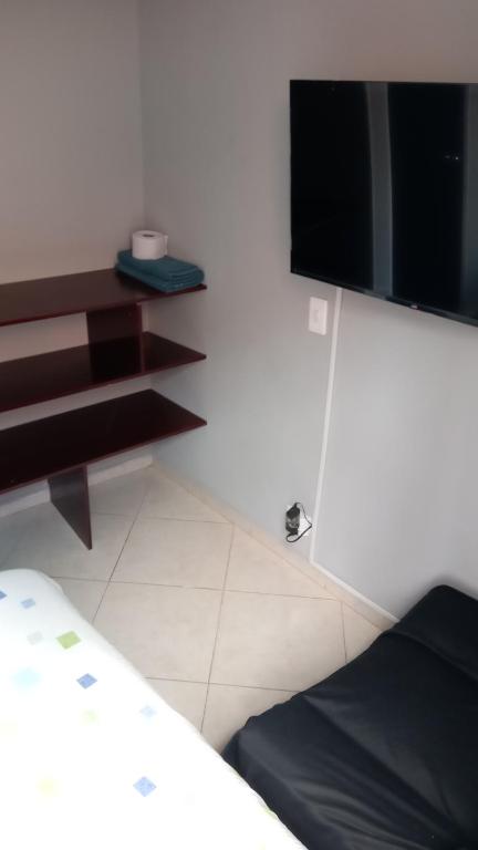 TV a/nebo společenská místnost v ubytování HABITACIÓN, Suba, Bogotá
