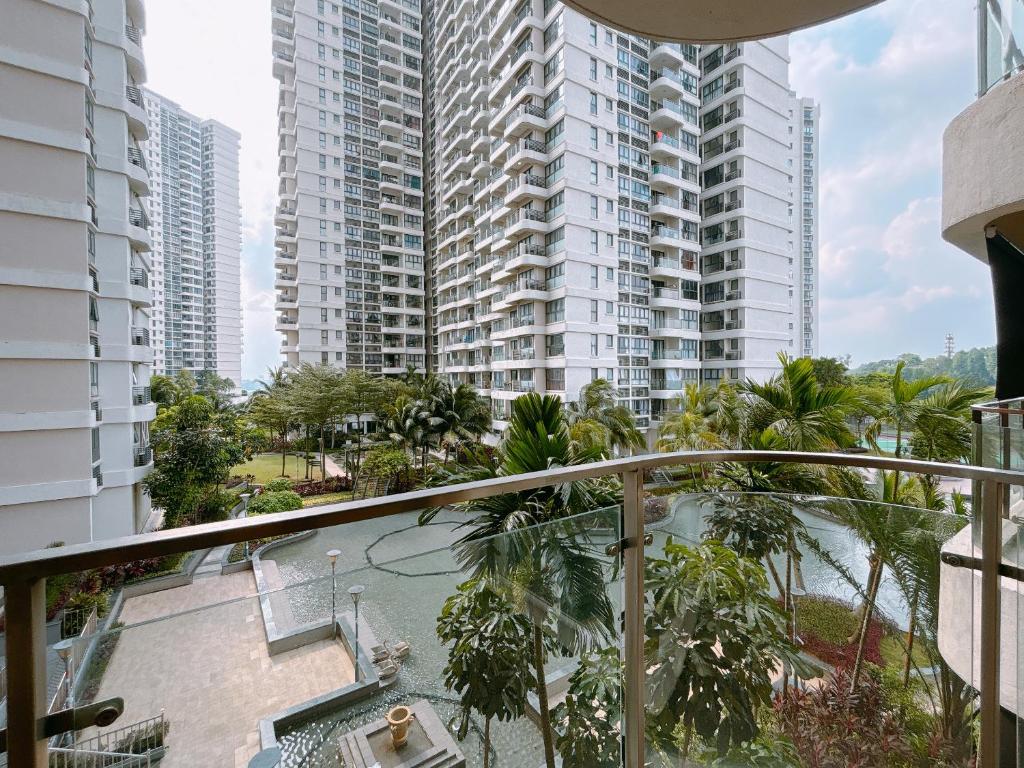 Scenic Country Garden Danga Bay by Lions Bay - Wohnung Mit Zwei Schlafzimmern Mit Gartenansicht