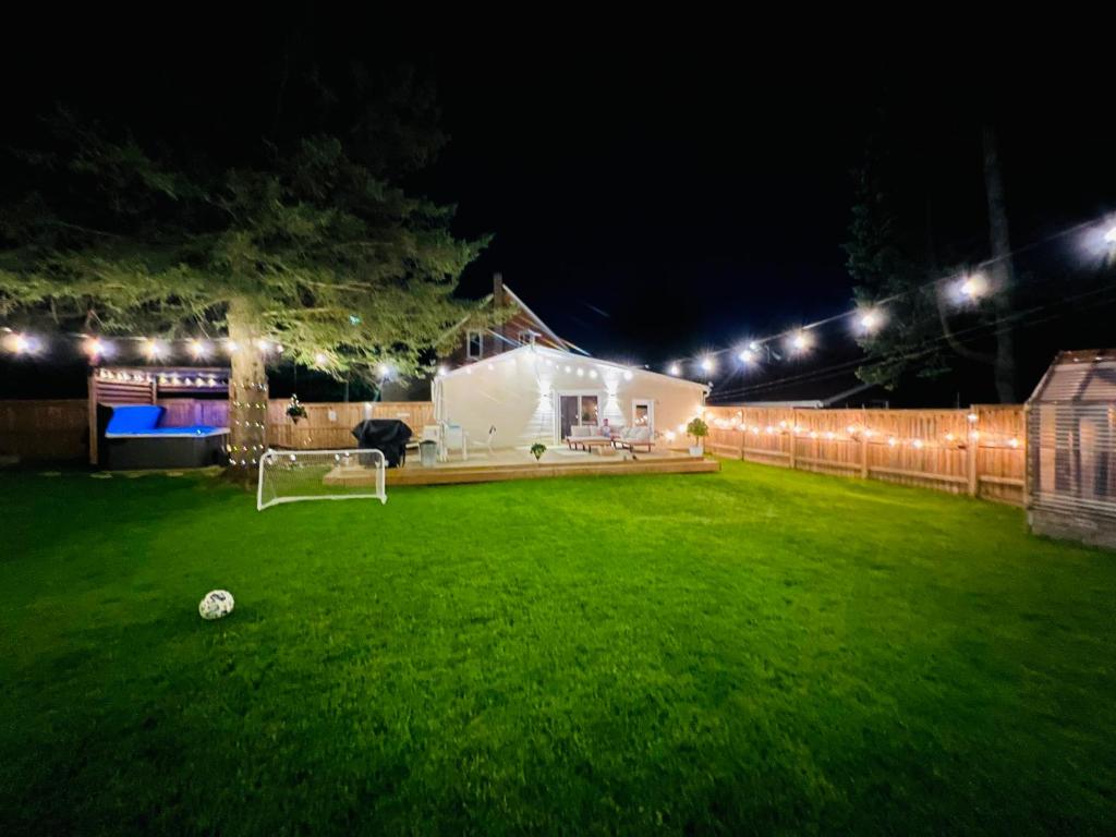 Zahrada ubytování Balkans RV and Hottub Backyard Retreat