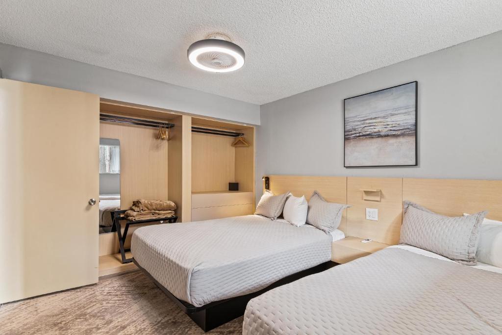 Postel nebo postele na pokoji v ubytování Interurban Suites Hotel