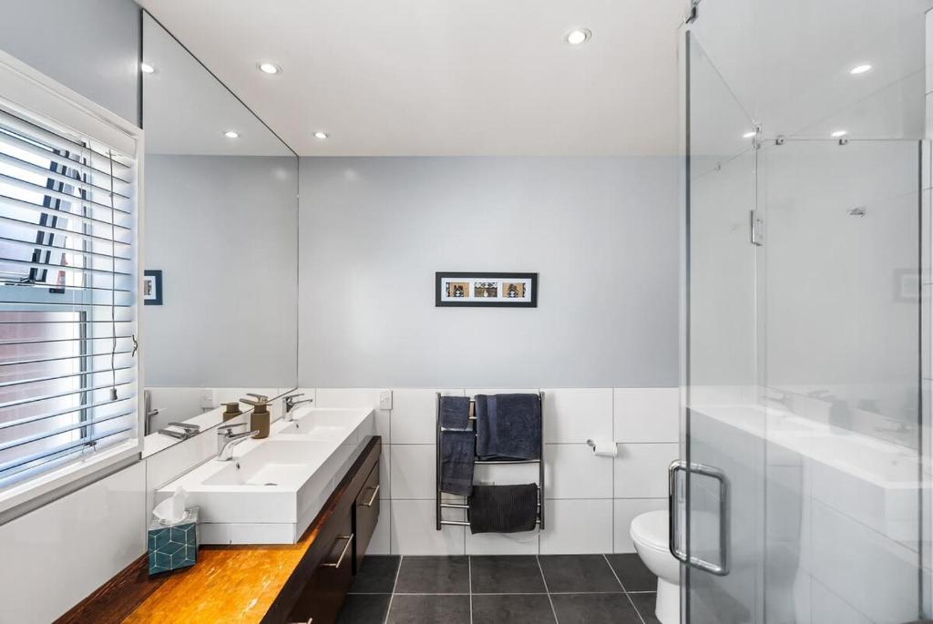 Kaleido Nook Enchanting 3BR Magic on Rugby Street - Resim 8