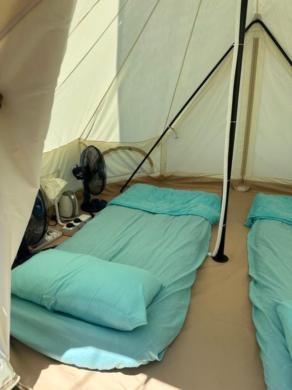 Postel nebo postele na pokoji v ubytování Dnamie Glamping - Lux Tent