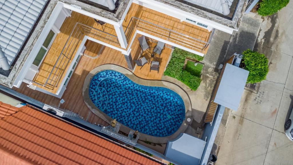 an overhead view of a swimming pool in a building at Sunflower Pool Villa Central Pattya in Pattaya South