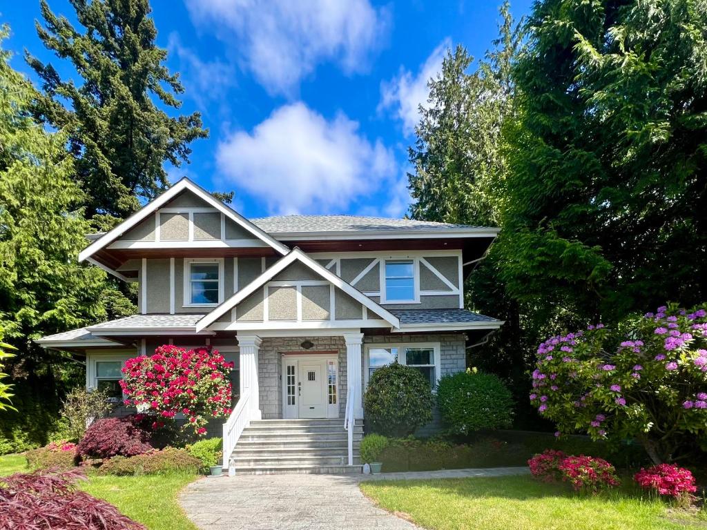 a house with flowers in the front yard at Meet友缘 in Vancouver