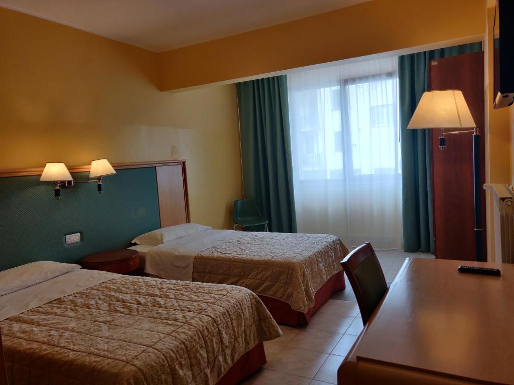 Postel nebo postele na pokoji v ubytování Albergo Conte Max