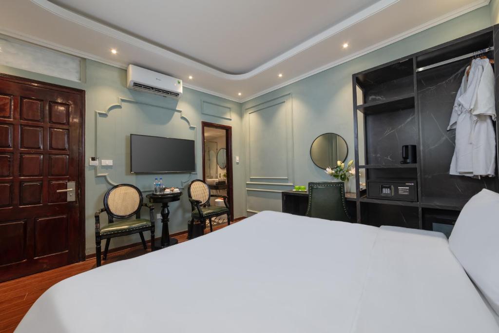 TV a/nebo společenská místnost v ubytování Madelise Grand Hotel