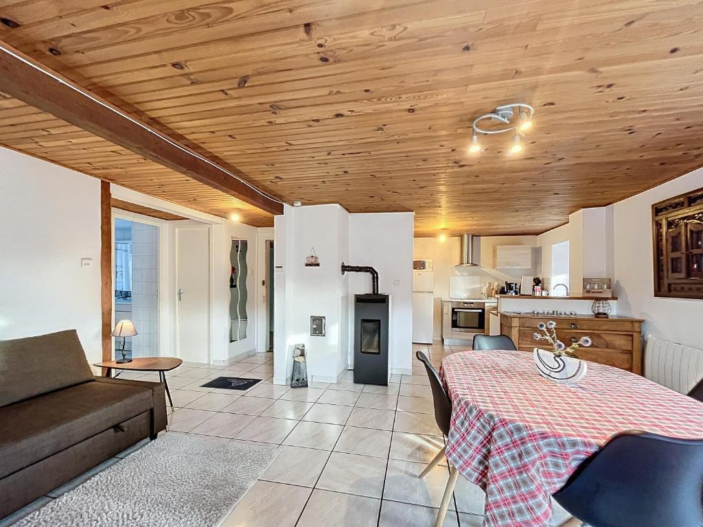 Kuchyň nebo kuchyňský kout v ubytování Apartment Au Calme
