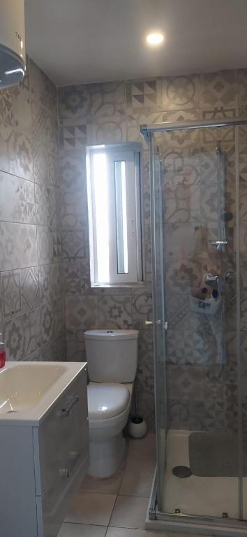 Koupelna v ubytování Bright and Convenient Penthouse in Central Malta