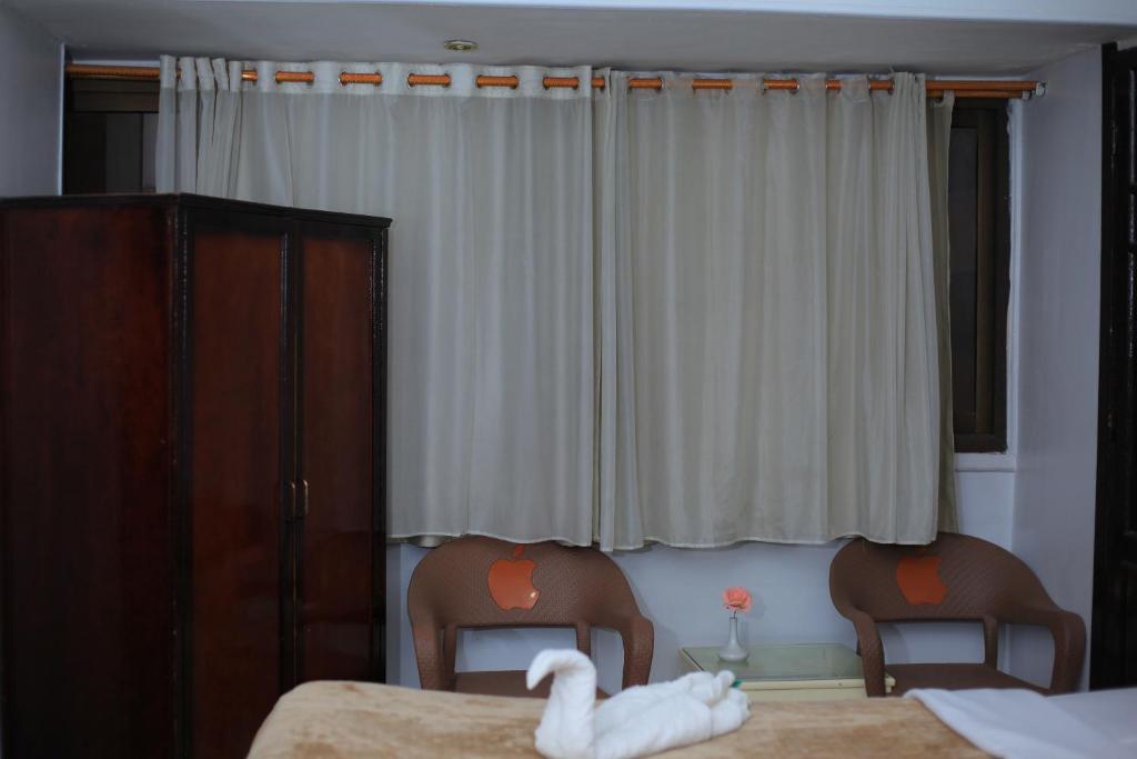 Postel nebo postele na pokoji v ubytování Oscar Hotel
