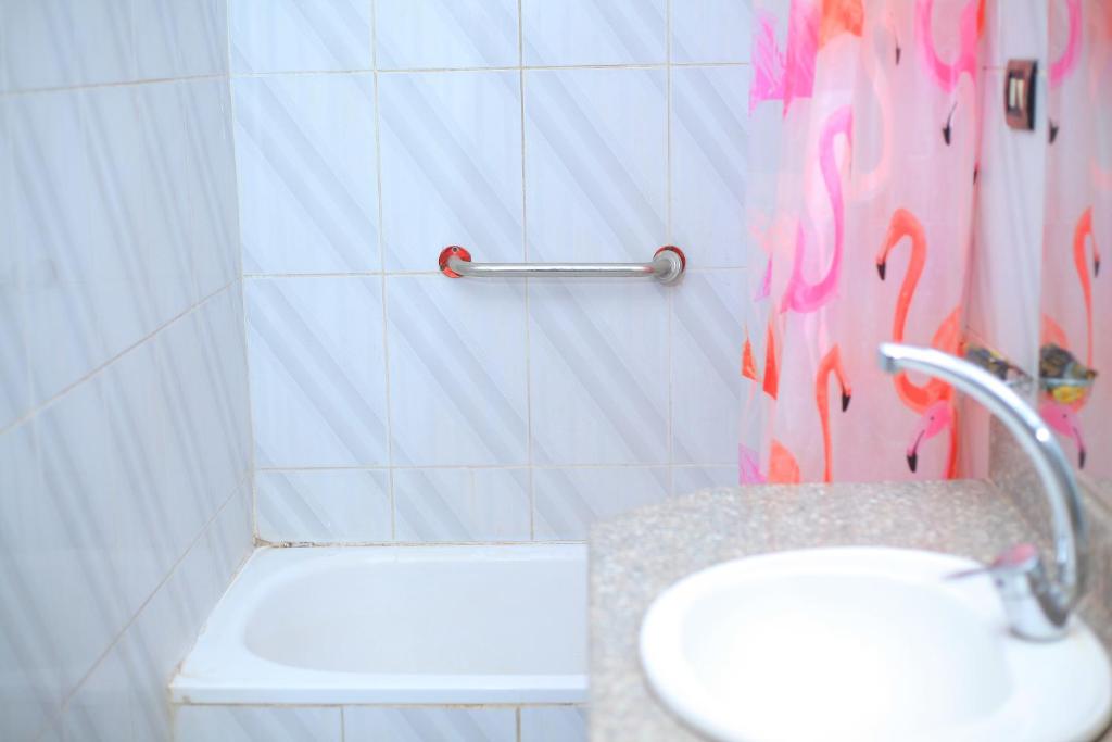 Koupelna v ubytování Oscar Hotel