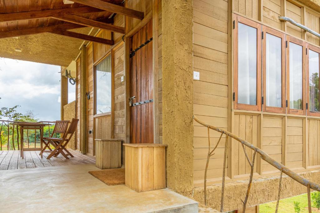Balkón nebo terasa v ubytování Rock Shade Chalet- Sigiriya