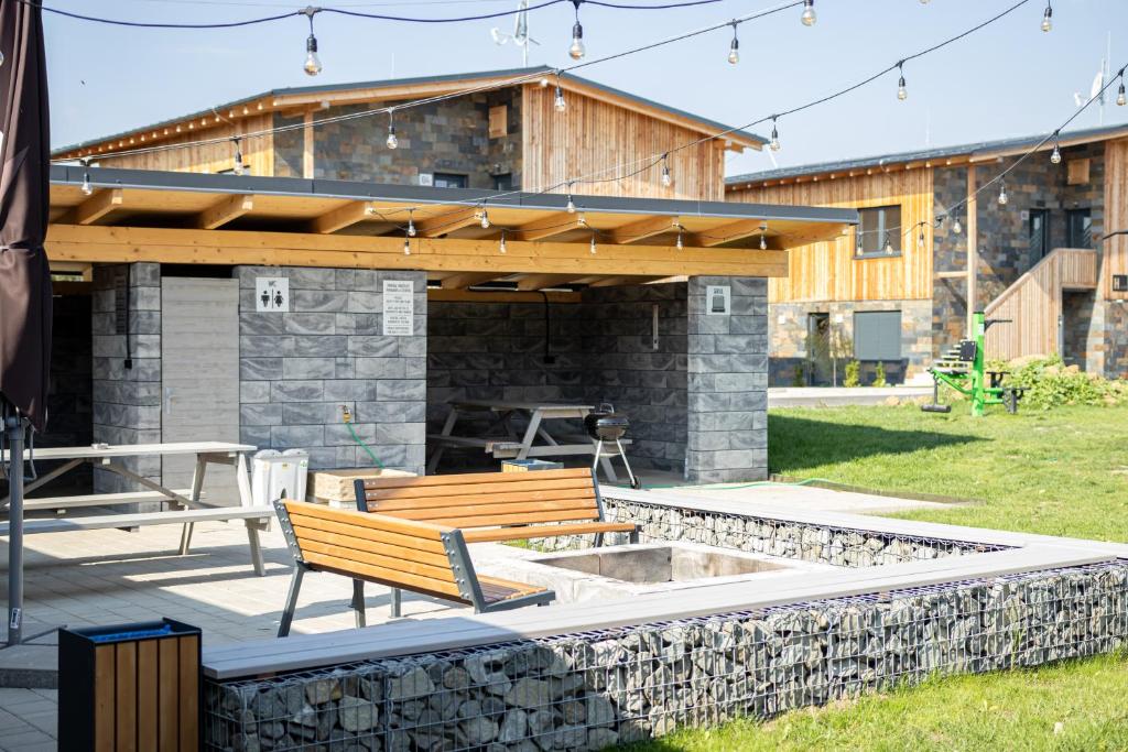 Budova, kde se aparthotel nachází