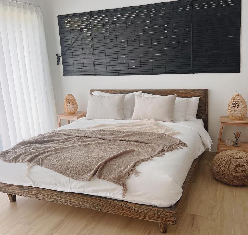 Ένα ή περισσότερα κρεβάτια σε δωμάτιο στο Alajyra Villas LUXURY Villa Alexandra
