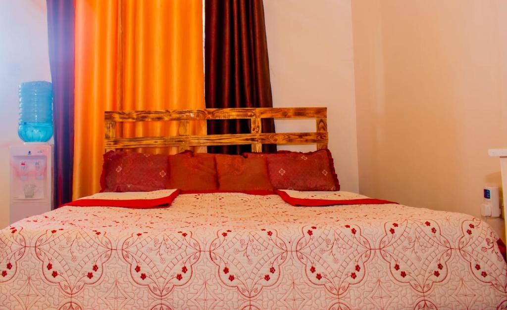 Postel nebo postele na pokoji v ubytování Tish Sagana Endalo apartments