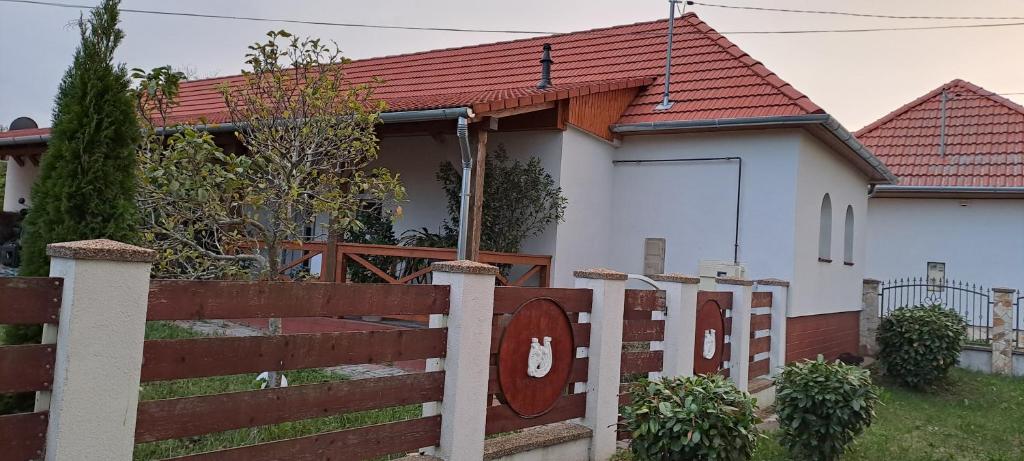 Budova, kde se vila nachází