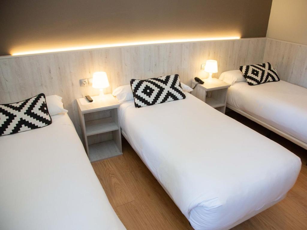 Hotel Restaurante Cadosa - 三人间