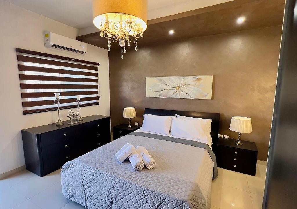 Postel nebo postele na pokoji v ubytování Cozy Apartment in South Malta