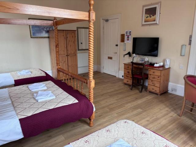 Cumberland Hotel - Quadruple Room
