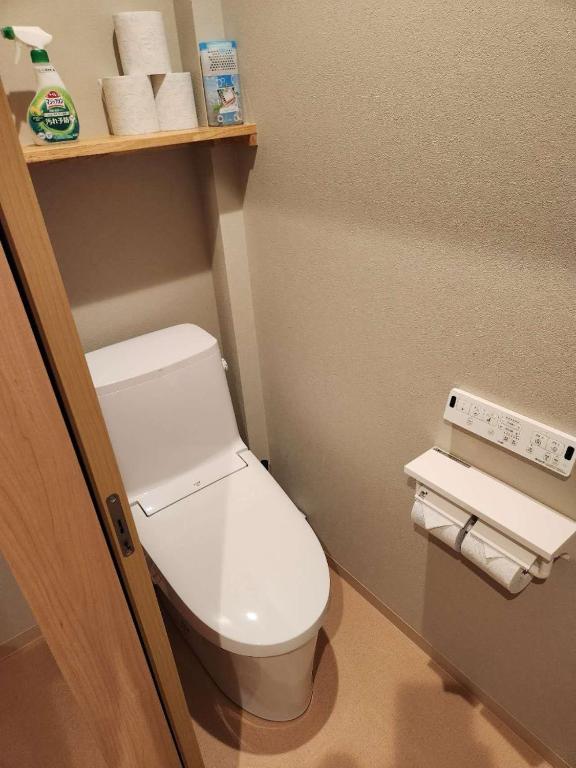 Koupelna v ubytování Tamatsukan 玉津館, Detached Hse, JR Tsuruhashi 7min, Kansai Airport 關西空港 57 mins, Namba 6 mins, Nihonbashi 4 mins, Universal Studio 37 mins, Nara 30 mins, Early Check In