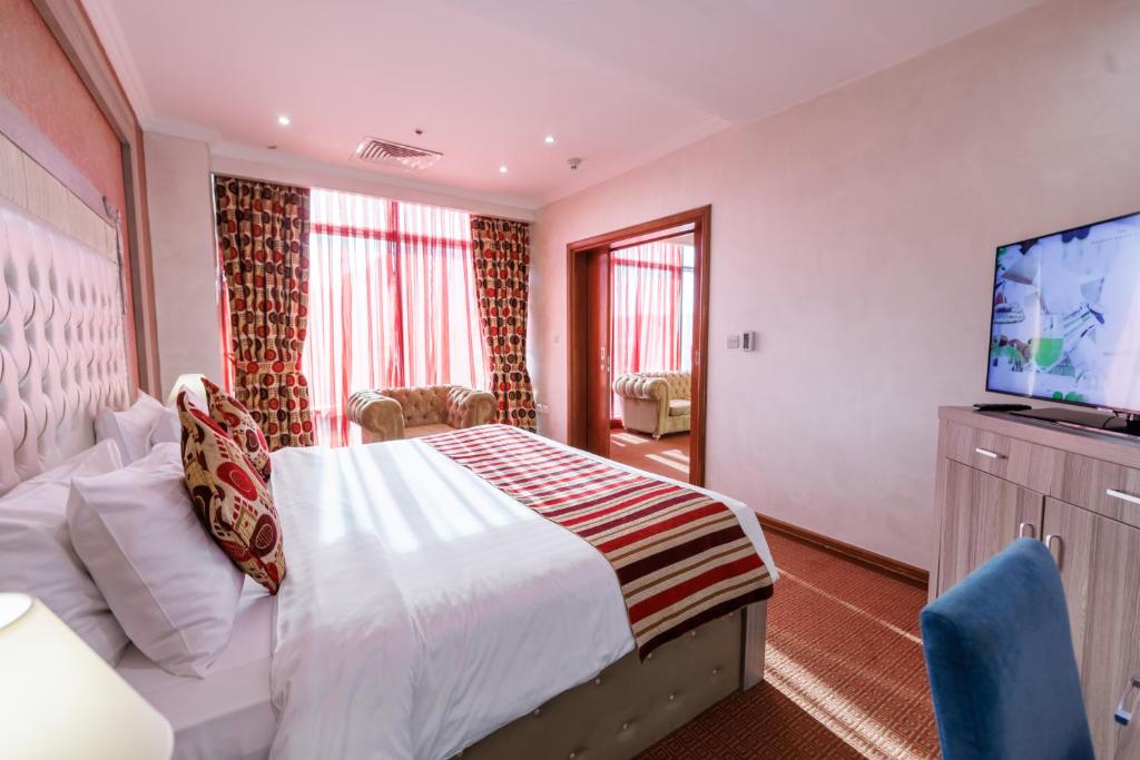 Rúm í herbergi á Sapphire Plaza Hotel