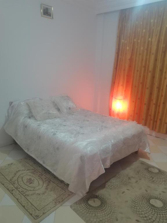 Ένα ή περισσότερα κρεβάτια σε δωμάτιο στο Studio vue magnifique à bizerte