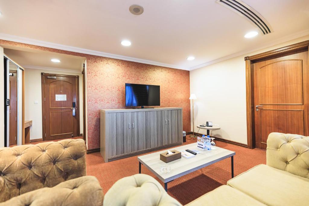 Sjónvarps- og/eða afþreyingartæki á Sapphire Plaza Hotel