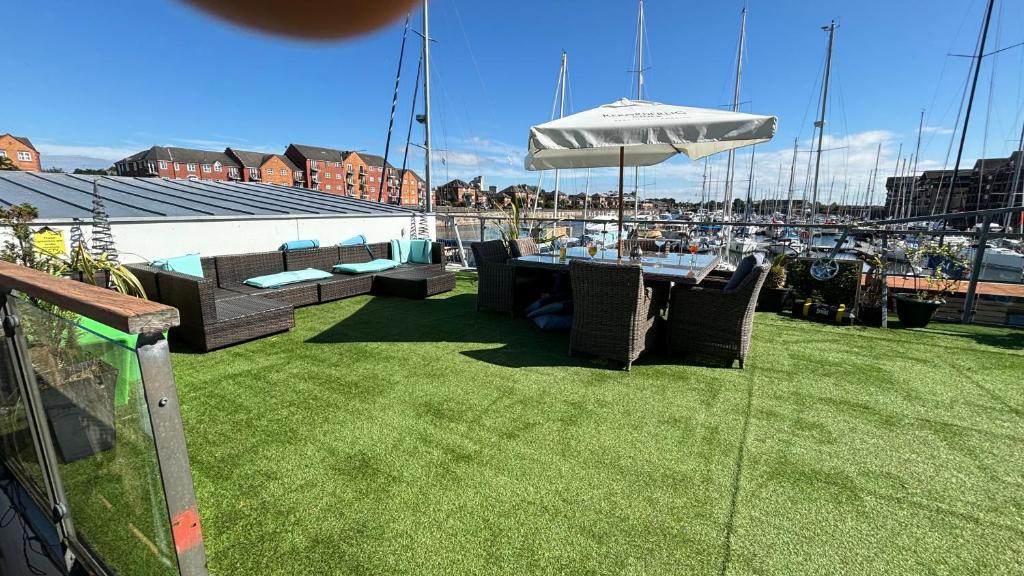Fotografie z fotogalerie ubytování Float uniquely on Liverpool Waterfront on our high end 8 berth Houseboat v destinaci Liverpool