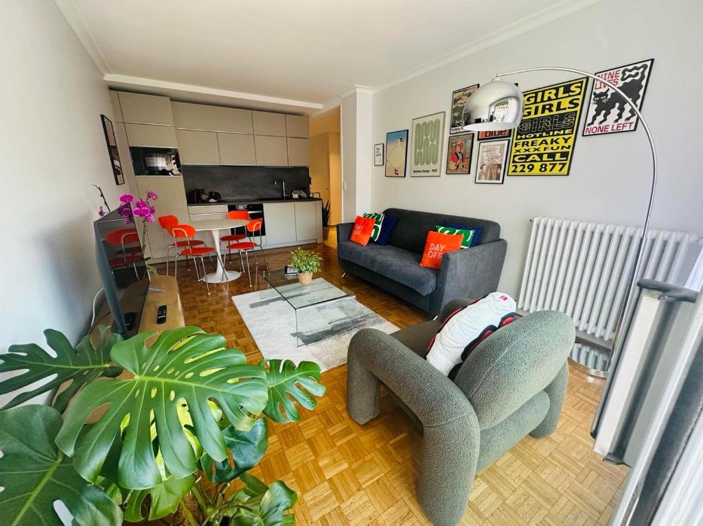 a living room with a couch and a chair at Bel appartement et place de parking au coeur d'Annecy in Annecy