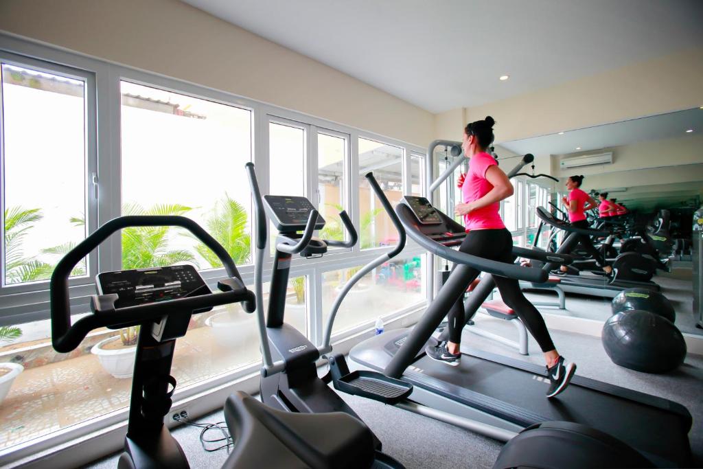 Fitness centrum a/nebo fitness zařízení v ubytování Hoian Sincerity Hotel & Spa