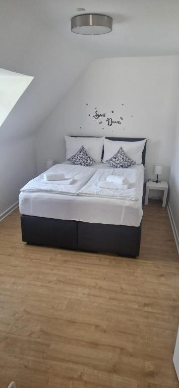 a bedroom with a large bed with white sheets and pillows at Great Stay Botanischer Garten in Kassel